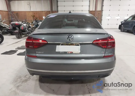 2017 Volkswagen Passat 1.8T R-Line z USA, uszkodzony, nr VIN 1VWDT7A34HC063121
